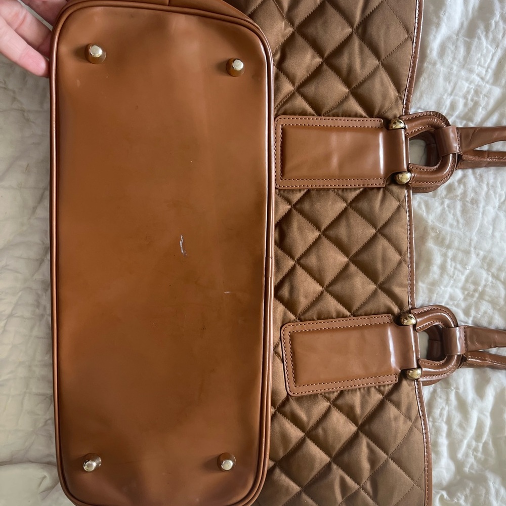 Burberry Quilted Grange Tote Large - Picture 4 of 8